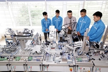 Đưa học sinh, sinh viên năm cuối đi thực hành, thực tập tại doanh nghiệp